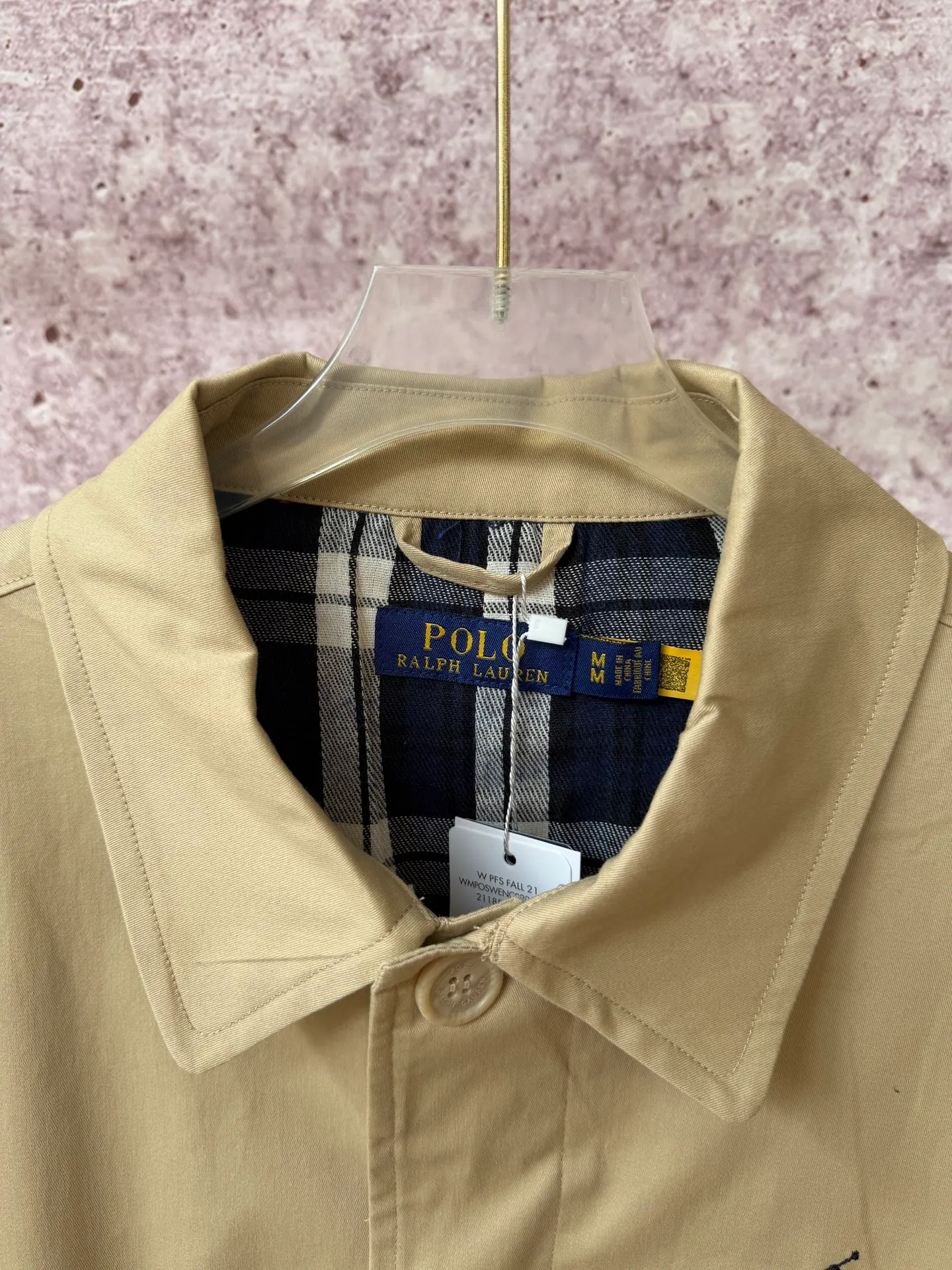 P530 Ralph Lauren autumn unisex long windbreaker jacket, pure cotton twill fabric, with plaid lining inside, customized hardware accessories, fine workmanship, loose fit for both men and women, full of temperament on the upper body, and the split hem design adds to the style.
